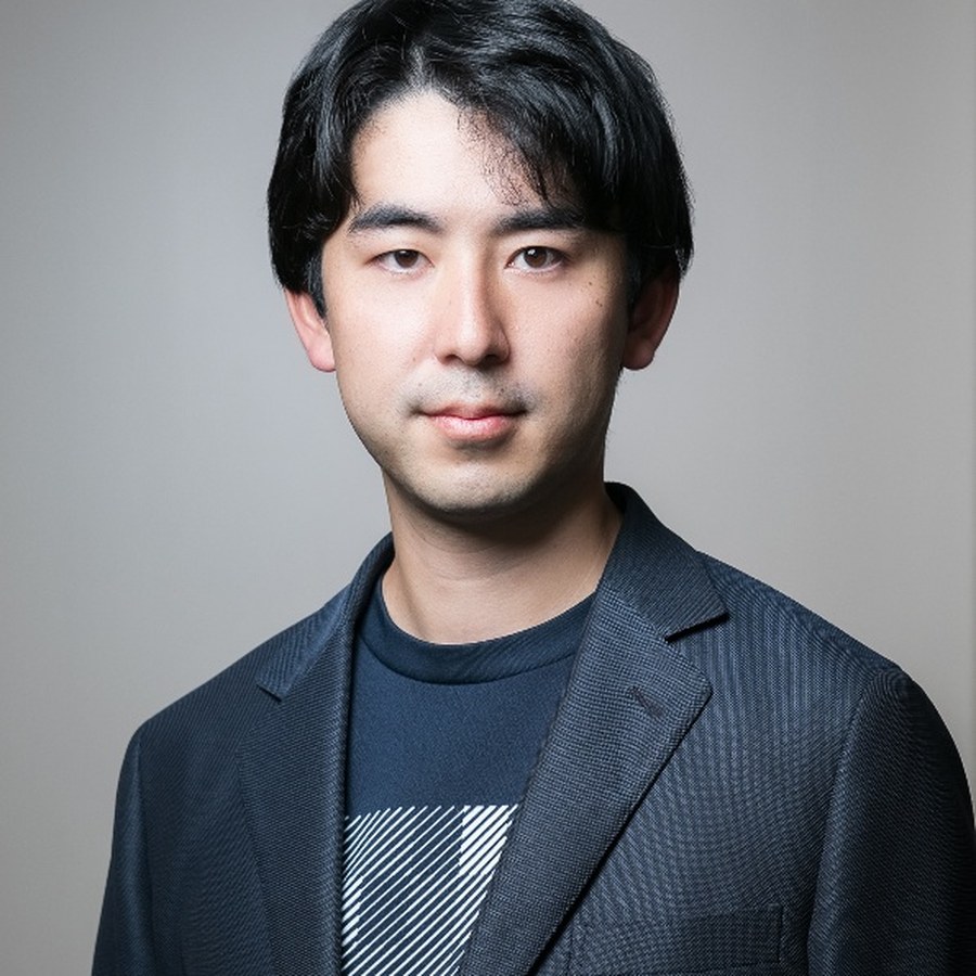 坪井俊輔氏